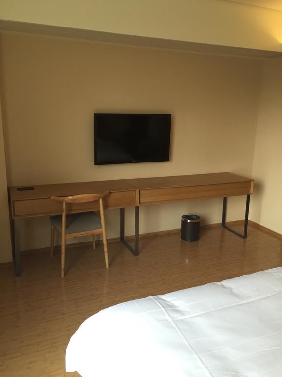 Ji Hotel Jinan Quancheng Square מראה חיצוני תמונה